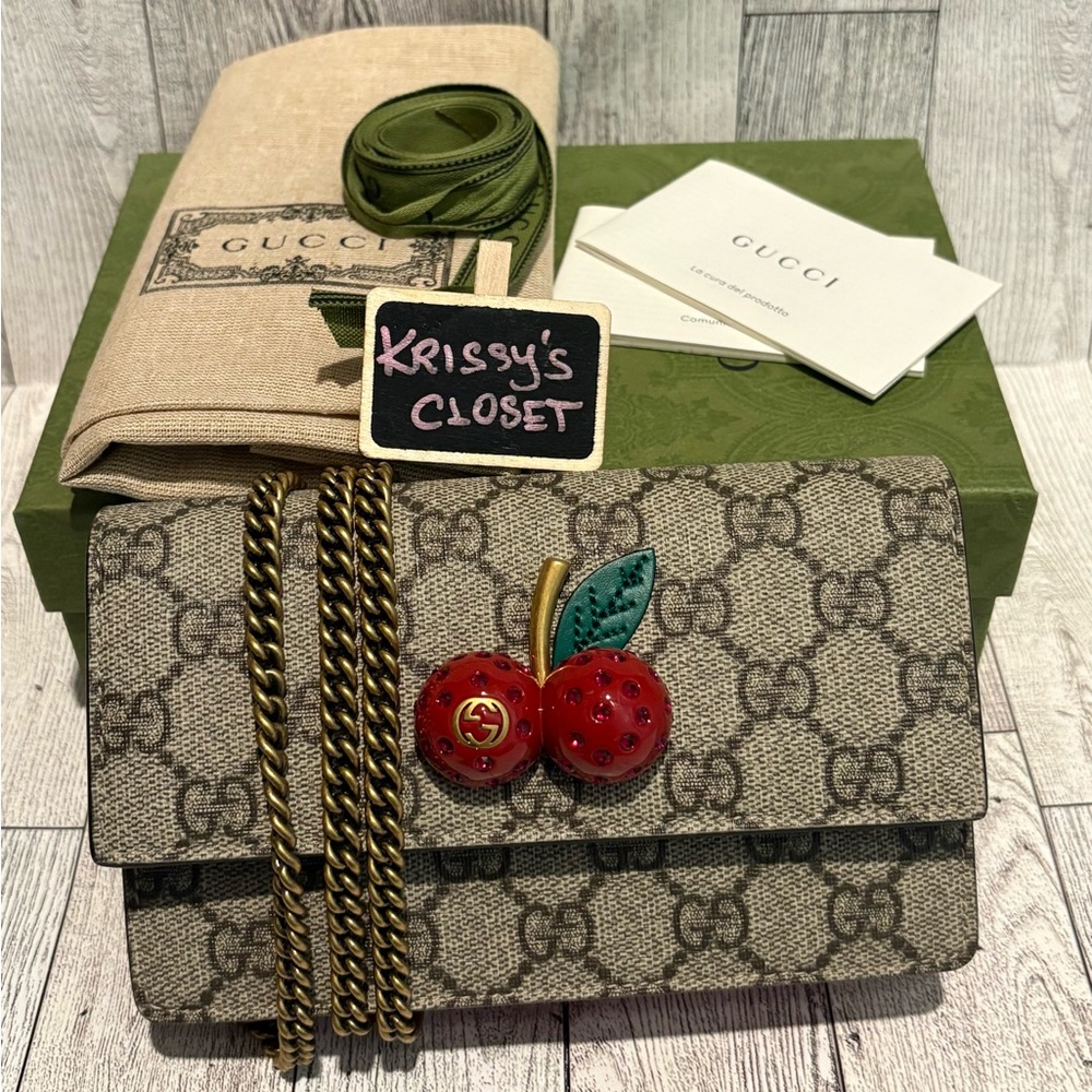 🍒 Authentic Gucci GG Supreme Mini Cheery Chain Bag 🍒 Valentine Bag
